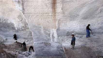 کار استخراج معدن زغال‌سنگ «یخک» در ولایت فاریاب آغاز شد