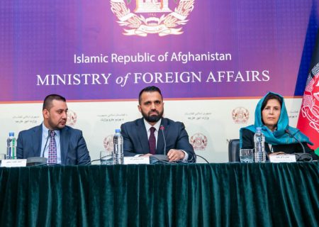آغاز برنامه توزیع تذکره و پاسپورت الکترونیکی برای مهاجران افغان در ایران