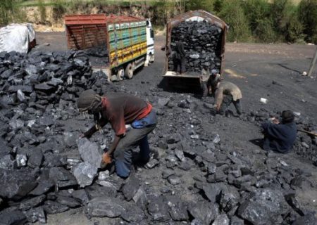 پاکستان برای هر متریک تن زغال سنگ افغانستان ۱۴۰ دالر تعرفه گمرکی وضع کرد