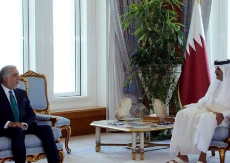 امیر قطر در دیدار با عبدالله از تلاش های صلح در افغانستان پشتیبانی کرد