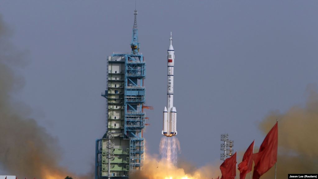 چین سه فضانورد به مدار زمین فرستاد