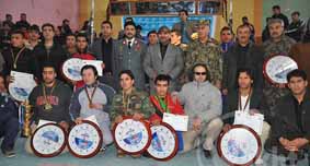 بهامین رحیمی با سه مدال طلا از روسیه به کابل برگشت