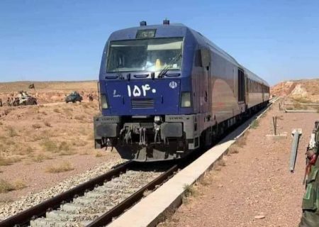 نخستین قطار از خط آهن هرات-خواف وارد افغانستان شد