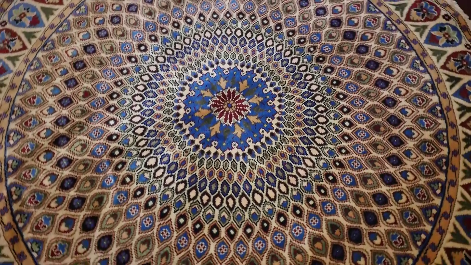بیش از ٢٠ هزار مترمربع قالین از هرات به خارج صادر شده است