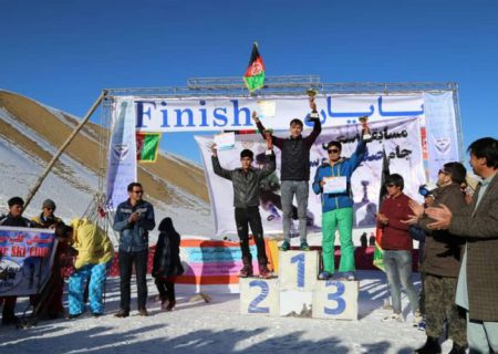 ورزشکاران بامیان در رقابت‌های اسکی مقام نخست الی سوم را به‌دست آوردند