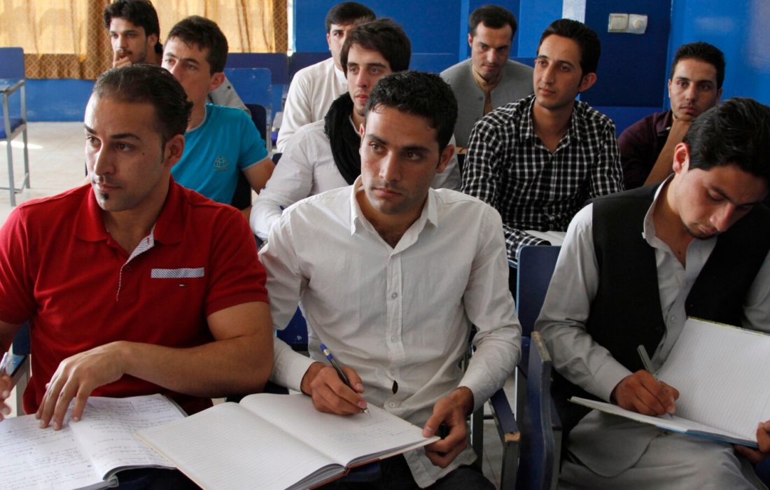 نقش آموزش و سرمایه انسانی در رشد اقتصادی افغانستان