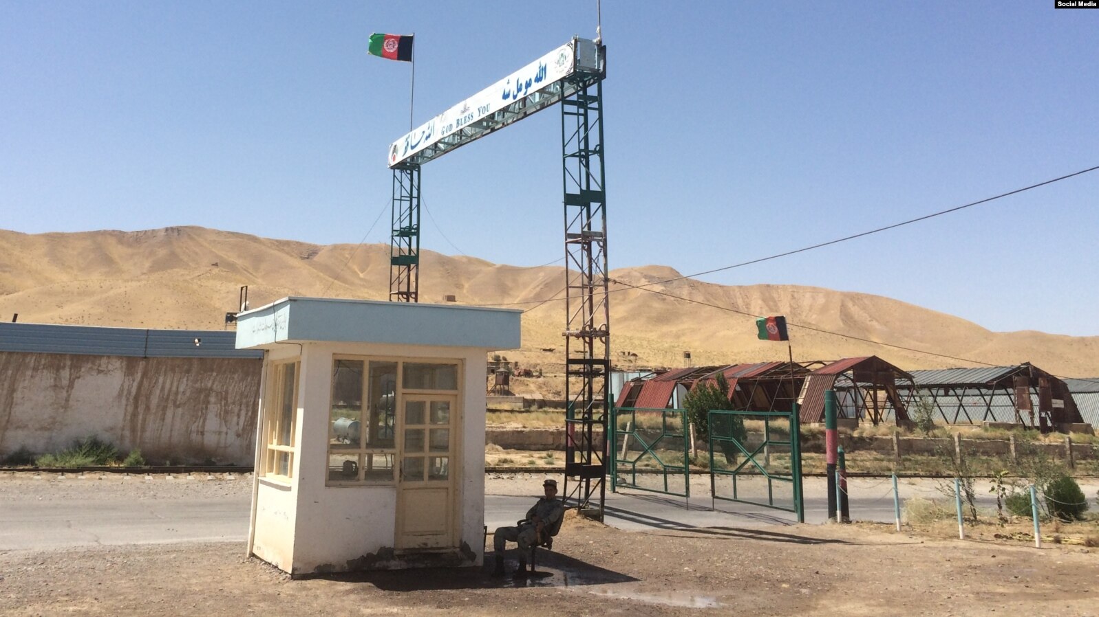کاهش درآمدهای گمرگ‌ها در پی افتادن ادارۀ چند گمرک بدست طالبان
