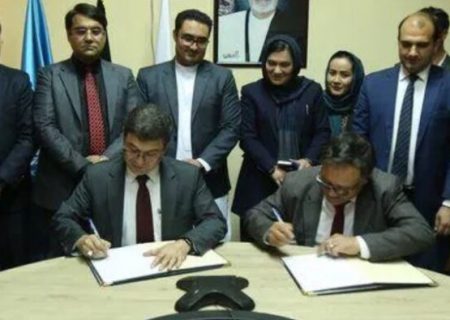 قرارداد ساخت میدان هوایی جاغوری به ارزش ۳۸.۸ میلیون افغانی به امضأ رسید