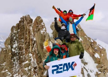 دو بانوی کوهنورد نخستین‌بار قله شاه‌فولادی کوه بابا را فتح کردند
