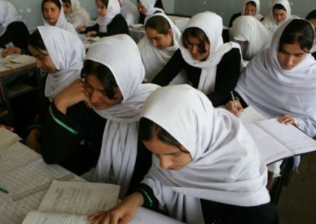 طالبان می‌گویند که سال نو مکاتب را به روی دختران می‌گشایند