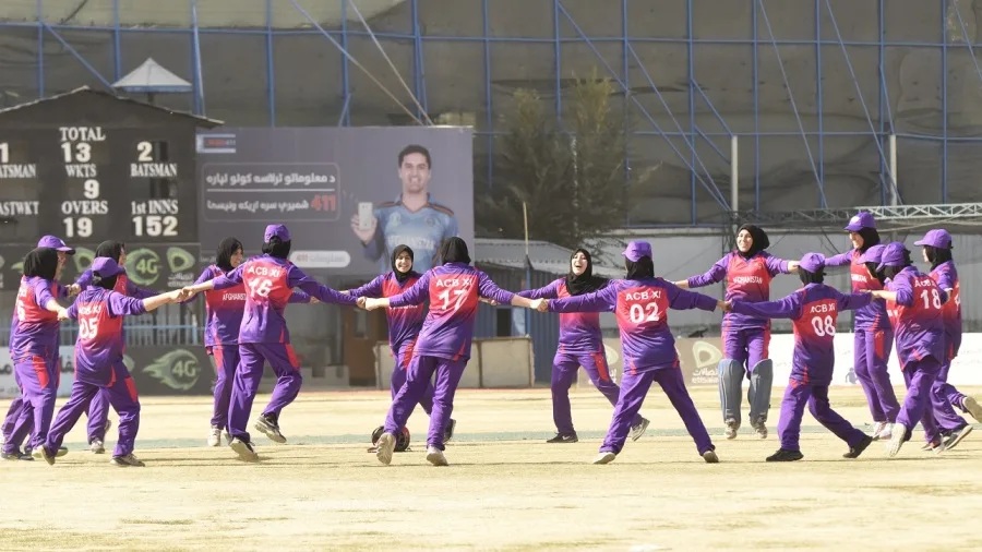 اگر زنان افغان از ورزش محروم شوند، بازی کرکت با افغانستان لغو می‌شود