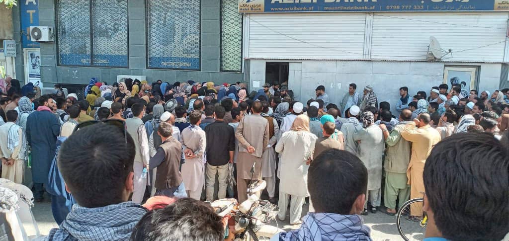 نگاه گذرا به وضعیت بانک‌ها در افغانستان: آیا نظام بانکی در حال سقوط است؟‌