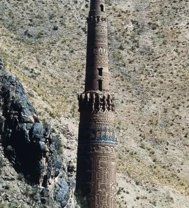 منار جام غور، یکی از بزرگترین گنجینه‌های معماری افغانستان ‘در خطر فرو ریختن است’