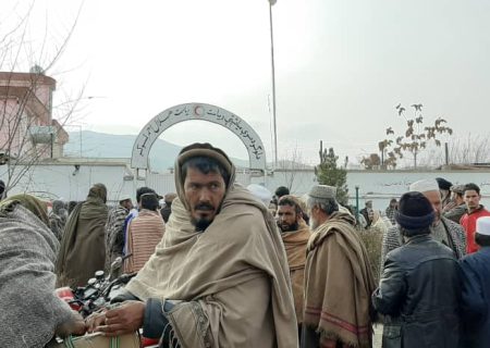 طالبان کمک‌ها را به نام قربانیان جنگ به افراد خود توزیع می‌کنند