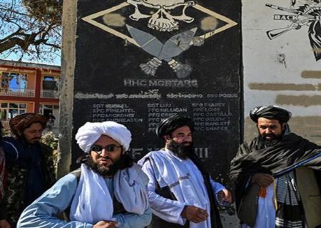 طالبان «پیروزی بر امریکا» را به نمایش گذاشتند