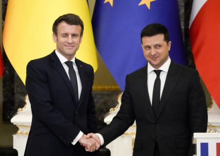 رییس جمهور فرانسه برای حل بحران اوکراین طرف‌ها را به آرامش دعوت کرد
