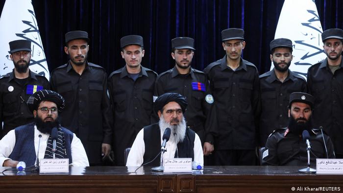 طالبان یونیفورم جدیدی را برای نیروهای پولیس معرفی کردند