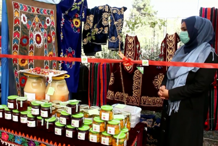 نمایشگاه ساخته‌های دستی زنان در شبرغان برگزار شد