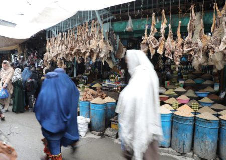 با افزایش سردی هوا بازار گوشت قاق (لاندی) در شهر کابل رونق یافته‌است