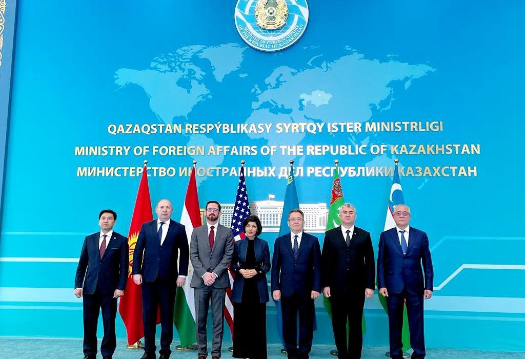 امریکا با پنج کشور آسیای میانه نشستی را در مورد افغانستان برگزار کرد