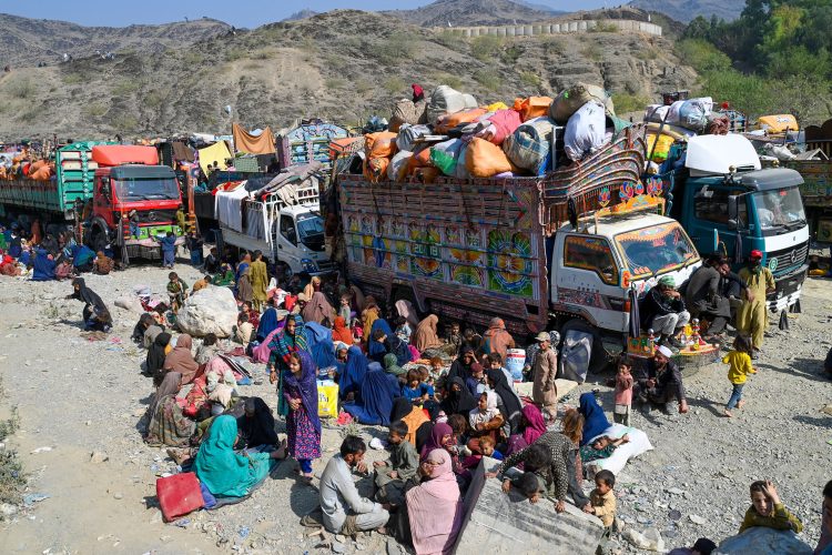 طی ۲۰ روز گذشته نزدیک به ۳۷۵ هزار پناه‌جوی افغان پاکستان را ترک کردند