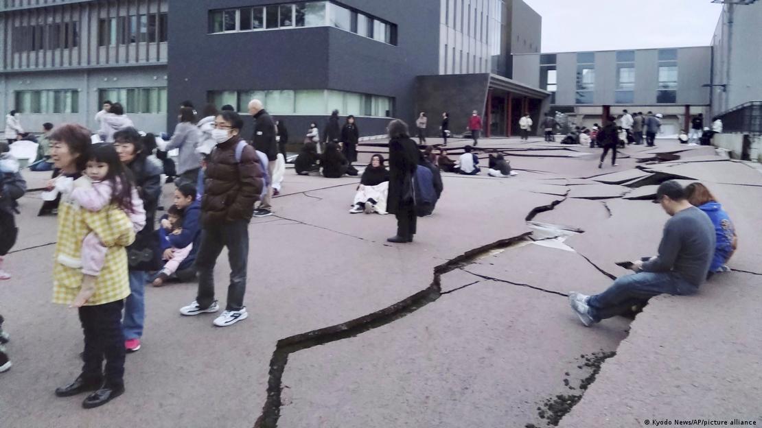 هشدار از احتمال سونامی در پی زلزله شدید در جاپان