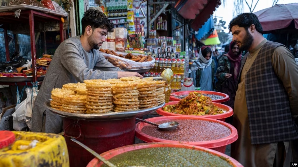 معنای نرخ تورم «منفی» در اقتصاد افغانستان چیست؟