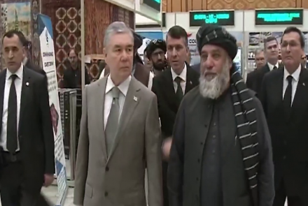 رهبر ملی ترکمنستان از نمایش‌گاه محصولات افغانستان دیدن کرد