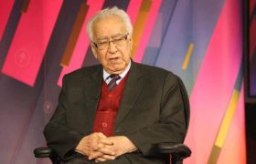 عبدالحمید مبارز، روزنامه‌نگار و معین پیشین وزارت اطلاعات و فرهنگ درگذشت